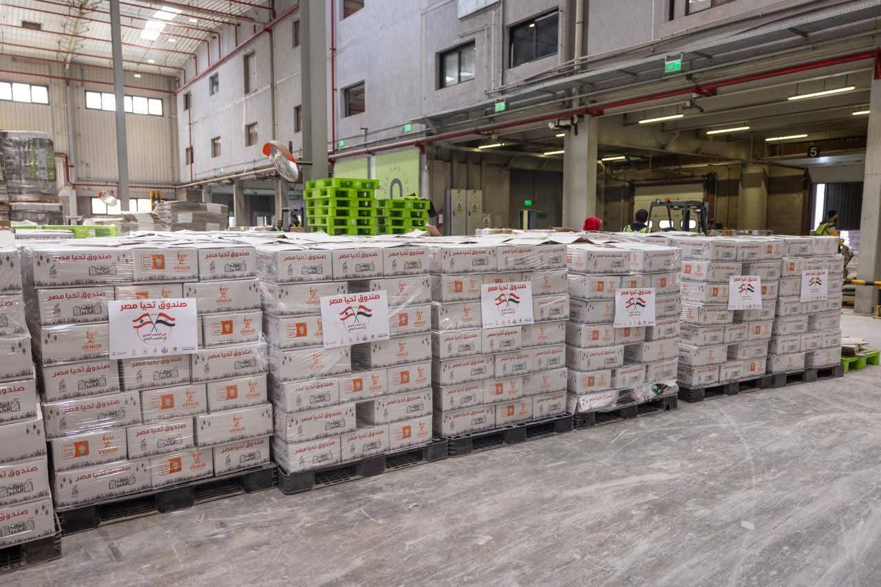تنفيذًا لتوجيهات السيد رئيس الجمهورية مصر تُرسل ما يصل إلى نحو ١٠٠٠ طن من المساعدات الإغاثية العاجلة إلى لبنان الشقيق