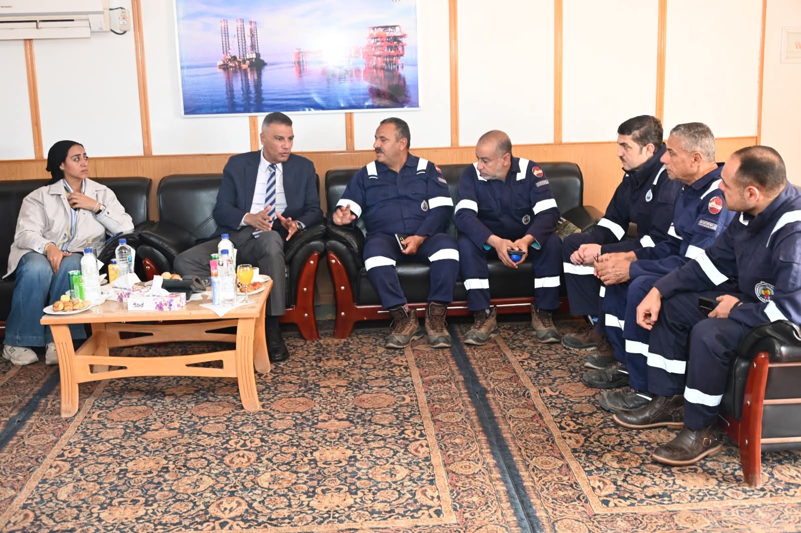 محافظ جنوب سيناء يستهل جولته بأبورديس بلقاء قيادات شركة بترول بلاعيم لبحث التعاون والمشاركة المجتمعية