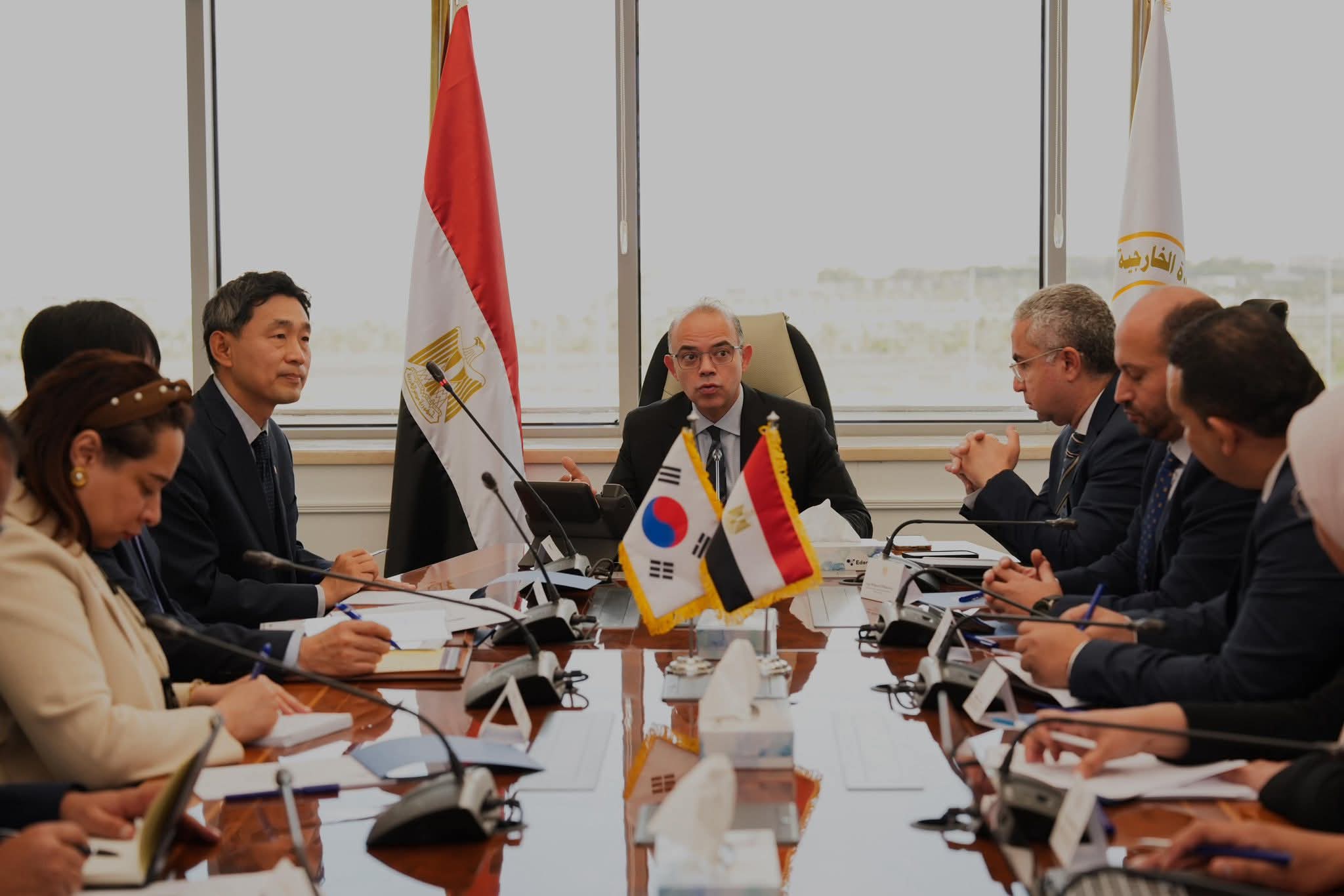 وزير الاستثمار والتجارة الخارجية يلتقي القائم بأعمال سفارة كوريا الجنوبية بالقاهرة لتعزيز التعاون الاقتصادي والاستثماري بين البلدين