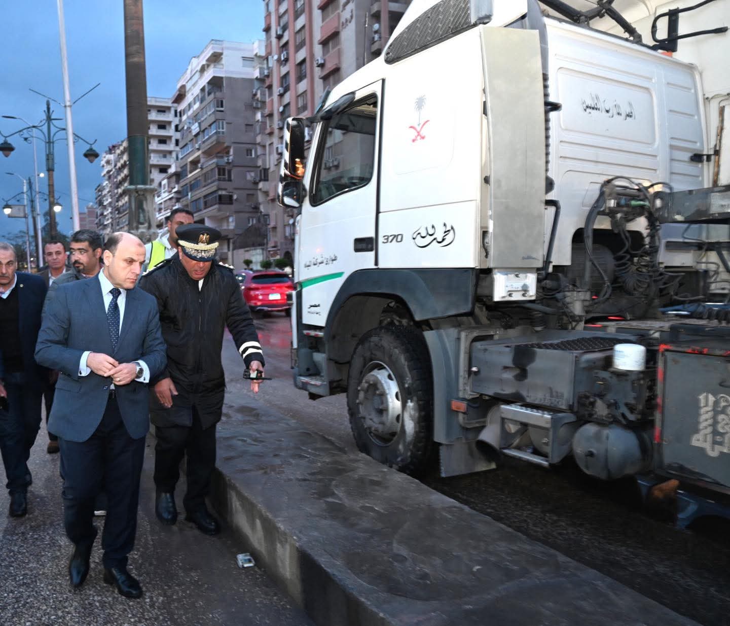 محافظ الغربية يواصل متابعة جهود رفع تجمعات مياه الأمطار على مدار الساعة ويشيد بفرق العمل الميدانية