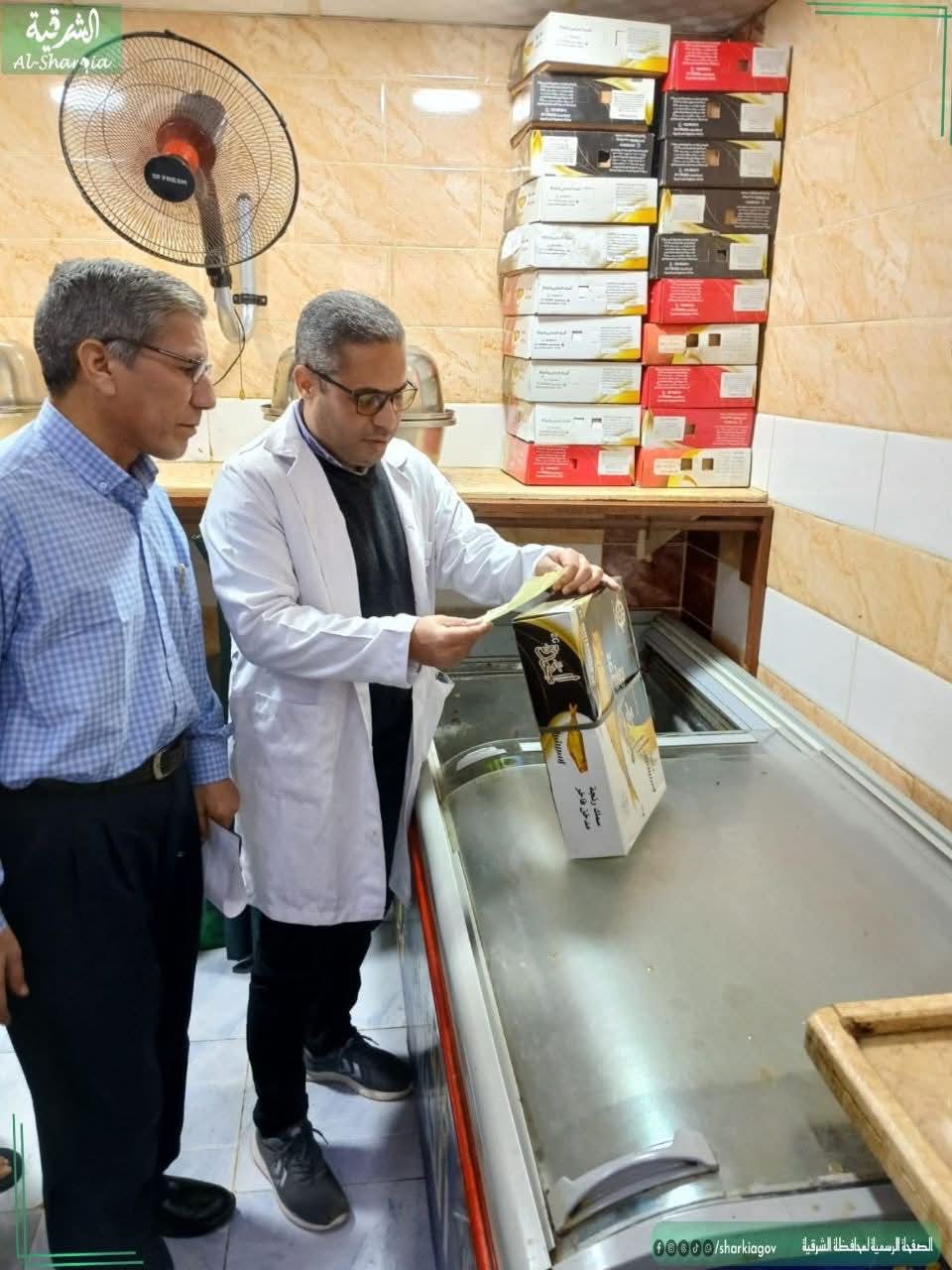 تموين الشرقية يضبط( طن) دقيق بلدى و (٢٧) كرتونة رنجة مجهولين المصدر و (١٠٠) كرتونة مواد غذائية بدون فواتير و (٣٠)إسطوانة بوتاجاز بمخزن بدون ترخيص