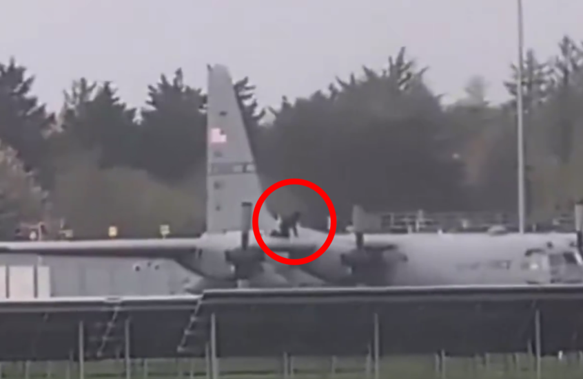 اختراق أمني في مطار شانون وإغلاقه بعد إلحاق أضرار بطائرة عسكرية أمريكية