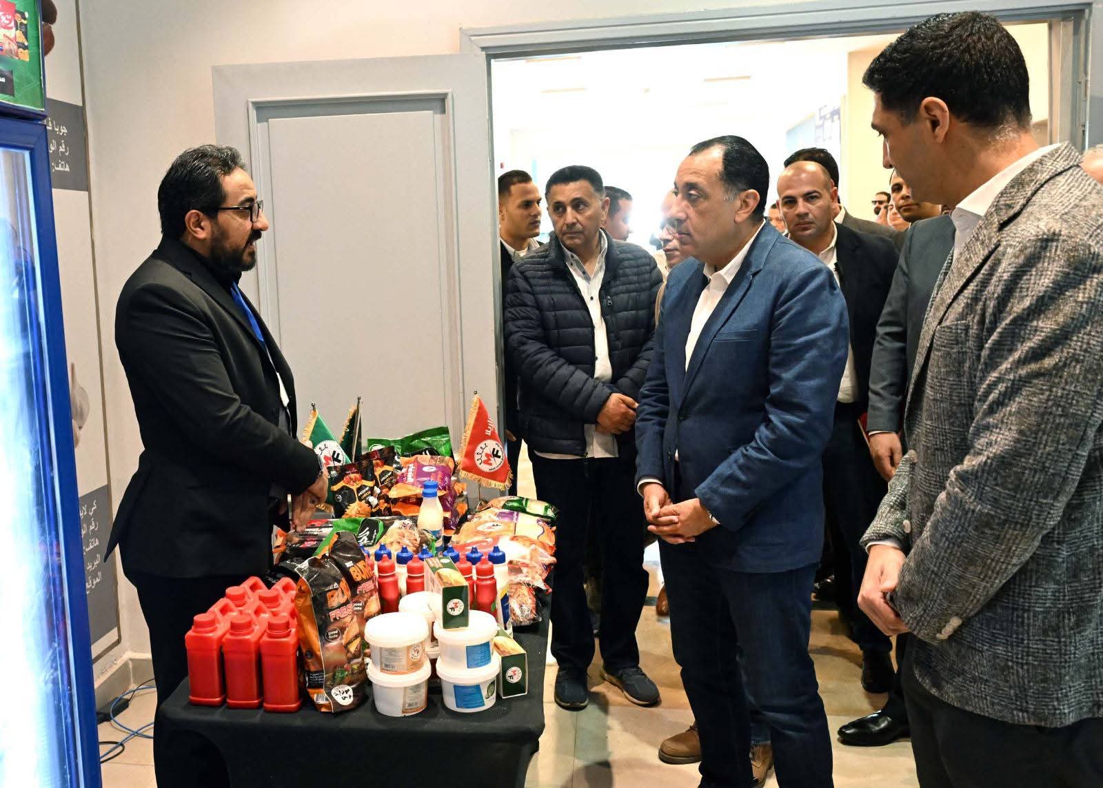 رئيس الوزراء يبدأ جولته بالمنطقة الاستثمارية ببنها 