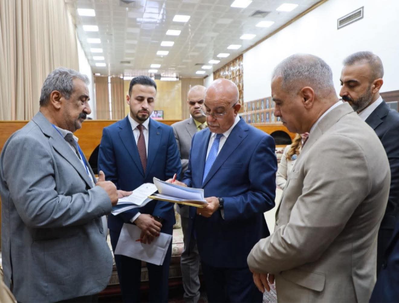 وزير الصحة العراقية يستقبل مناشدات المرضى والحالات الإنسانية