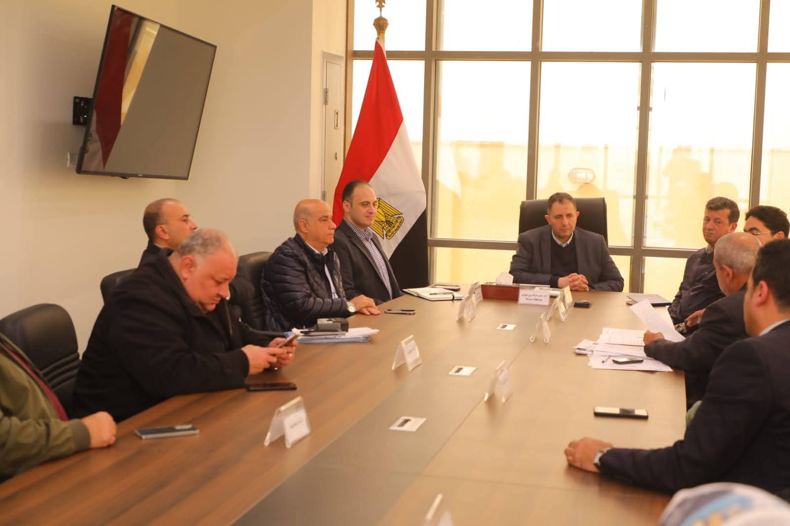 محافظ دمياط يعقد لقاءًا مع عدد من ممثلين عن أصحاب كافيتريات الجربى بمدينة رأس البر 