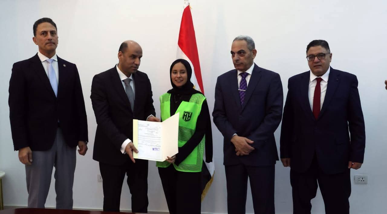 وزير العمل يختتم جولته بالإسماعيلية بزيارة شركة هواهونج للملابس الجاهزة… ويلتقي عددًا من المستثمرين المصريين والأجانب