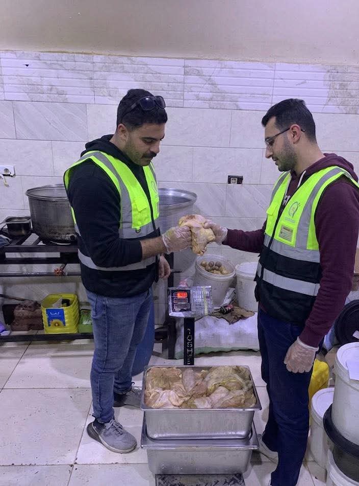  محافظ الغربية يتابع جهود هيئة سلامة الغذاء ويعلن ضبط مصنع سناكس غير مرخص و120 ألف قطعة حلوى مجهولة المصدر و200 كيلو فراخ منتهية الصلاحية وطن عسل أسود غير صالح للاستهلاك الآدمي