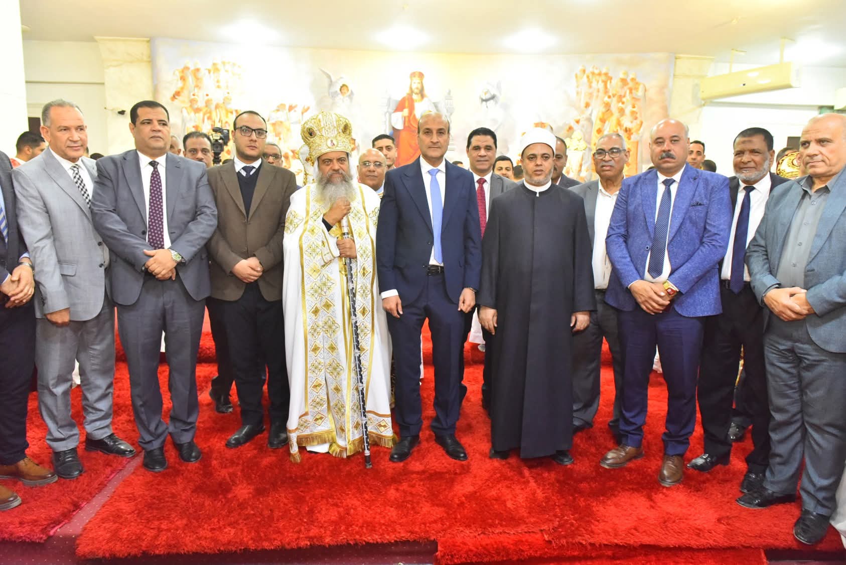 محافظ أسيوط يزور الكنائس والأديرة بالمراكز والأحياء للتهنئة بعيد القيامة المجيد ويؤكد: التكاتف المجتمعي يدعم مسيرة التنمية