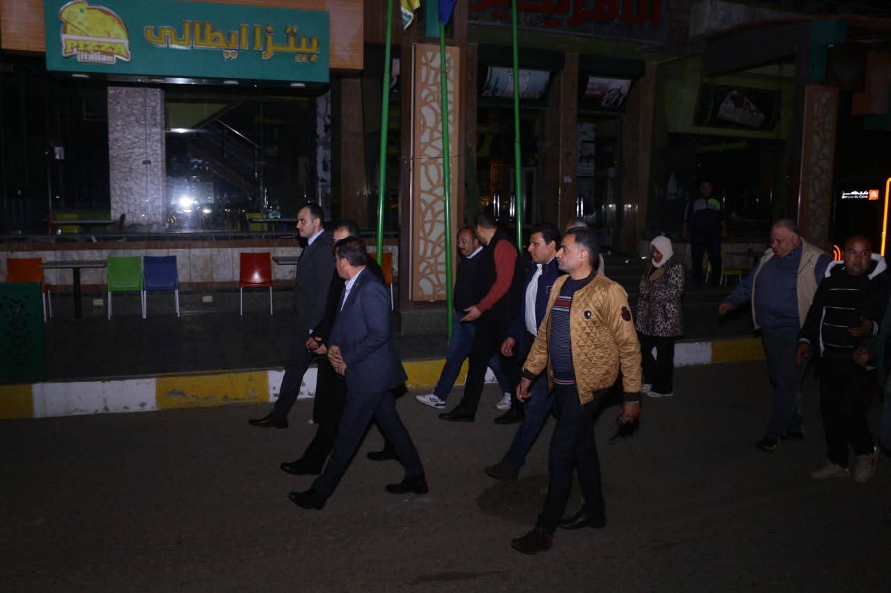 فى إطار جولته المسائية ولليوم الثانى على التوالى.. محافظ دمياط يتابع تطبيق قرار غلق المحال العامة برأس البر 