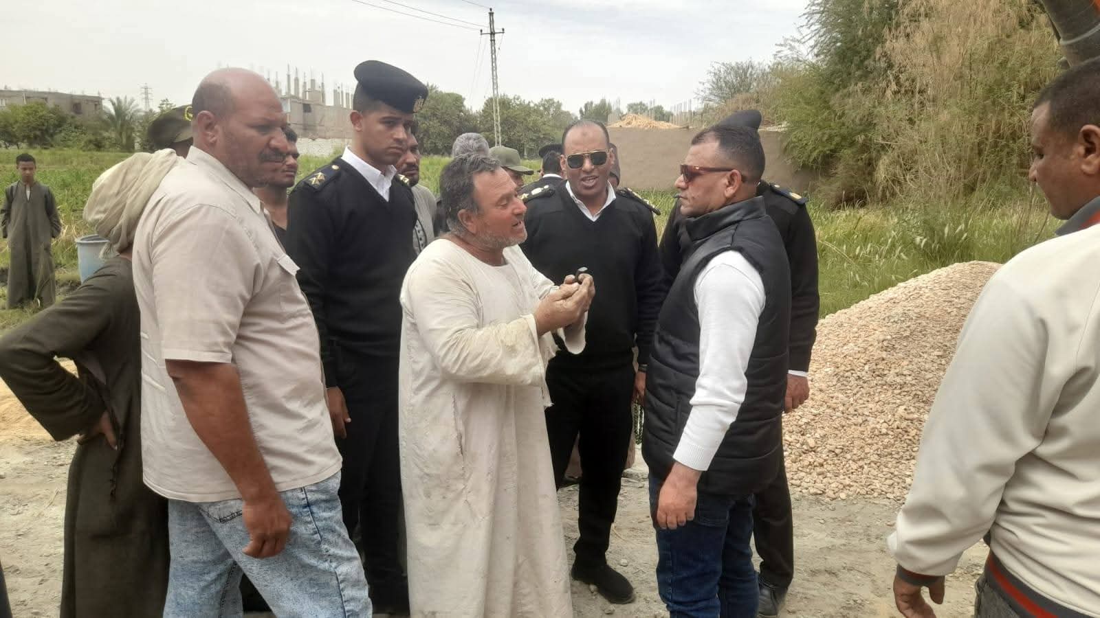 في حملة مكبرة بأرمنت إزالة تعديات على أراضى زراعية وأراضي أملاك دولة بقرية المحاميد