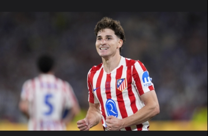 جوليان ألفاريز يعلق على أنباء انتقاله إلى نادي برشلونة