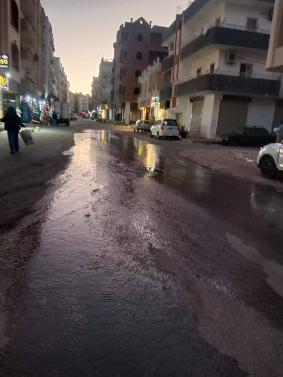 جبر : تدخل سريع بالتنسيق مع شركة مياه الشرب والصرف الصحي للسيطرة على تسرب مياه صرف نتيجة كسر خط مياه بمنطقة شيري