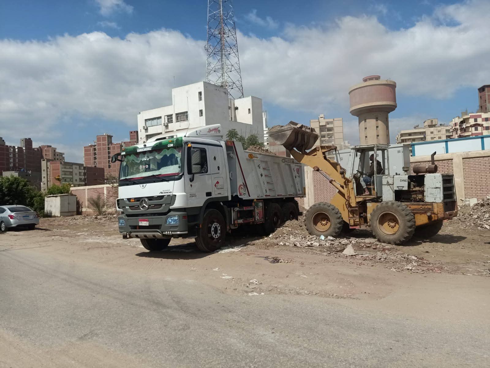 محافظ الدقهلية: رفع 600 طن مخلفات صلبة بطريق ترعة المنصورية واستمرار أعمال الحملة لحين الانتهاء من رفع كافة التجمعات