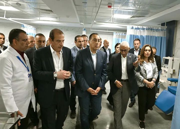 رئيس الوزراء يتفقد مبني الغسيل الكلوي الجديد بمستشفى العريش العام