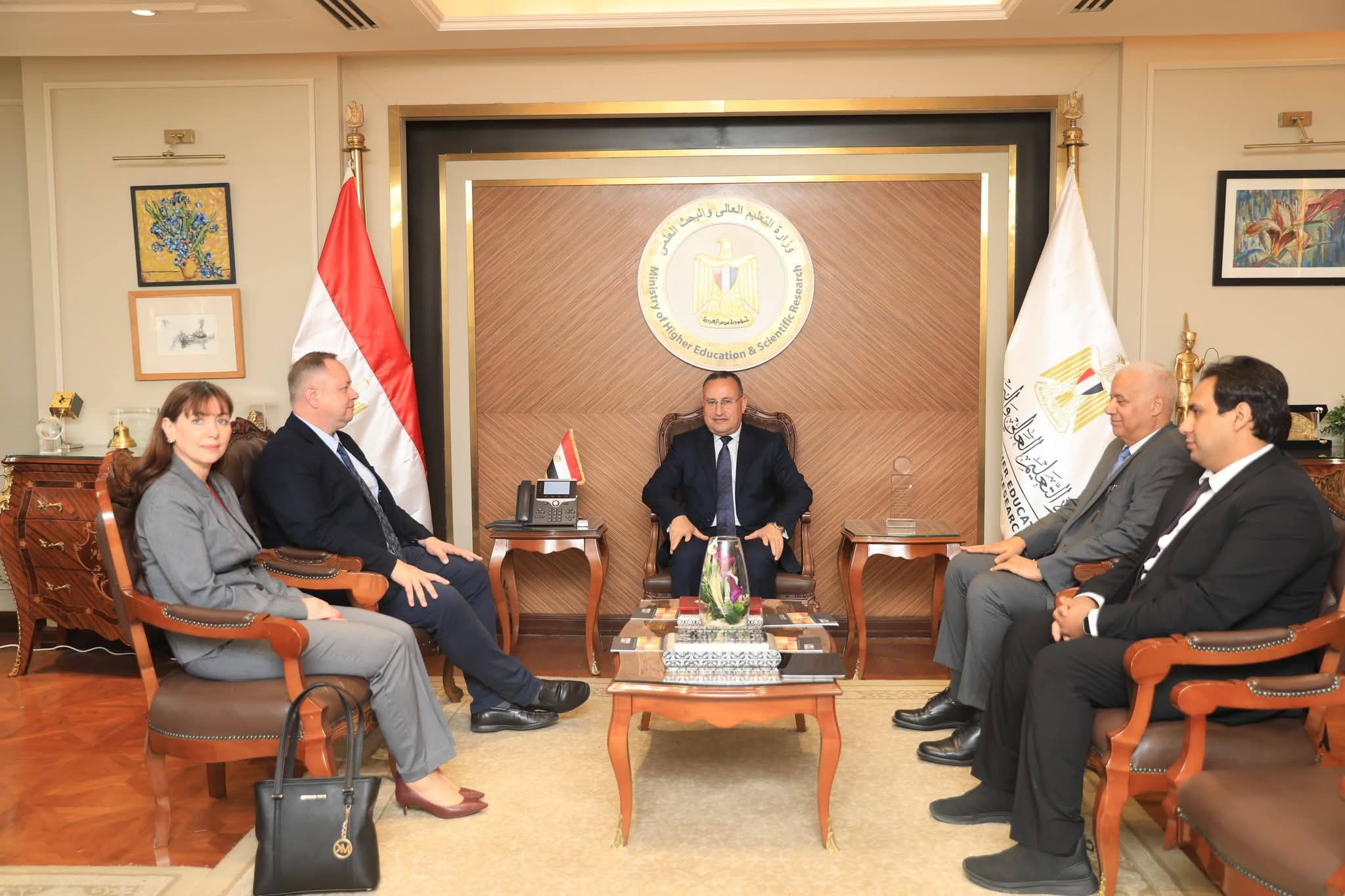 وزير التعليم العالي يبحث تعزيز التعاون مع جامعة إيست لندن ومستجدات إنشاء فرع الجامعة في مصر
