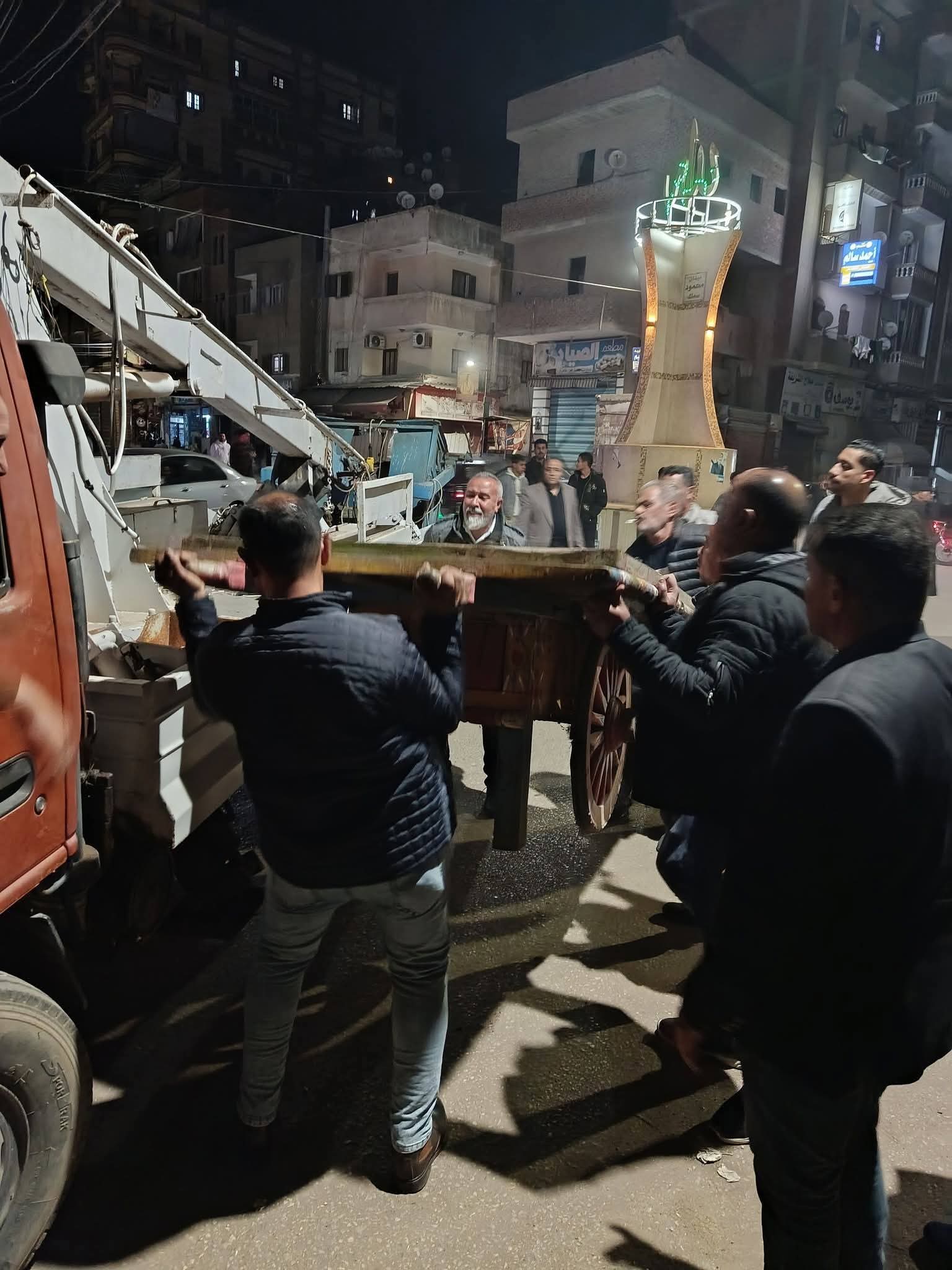 حمله مكبره لرفع الإشغالات والتعديات بمدينة شربين بقيادة رئيس المركز لإعادة الإنضباط بالشارع العام