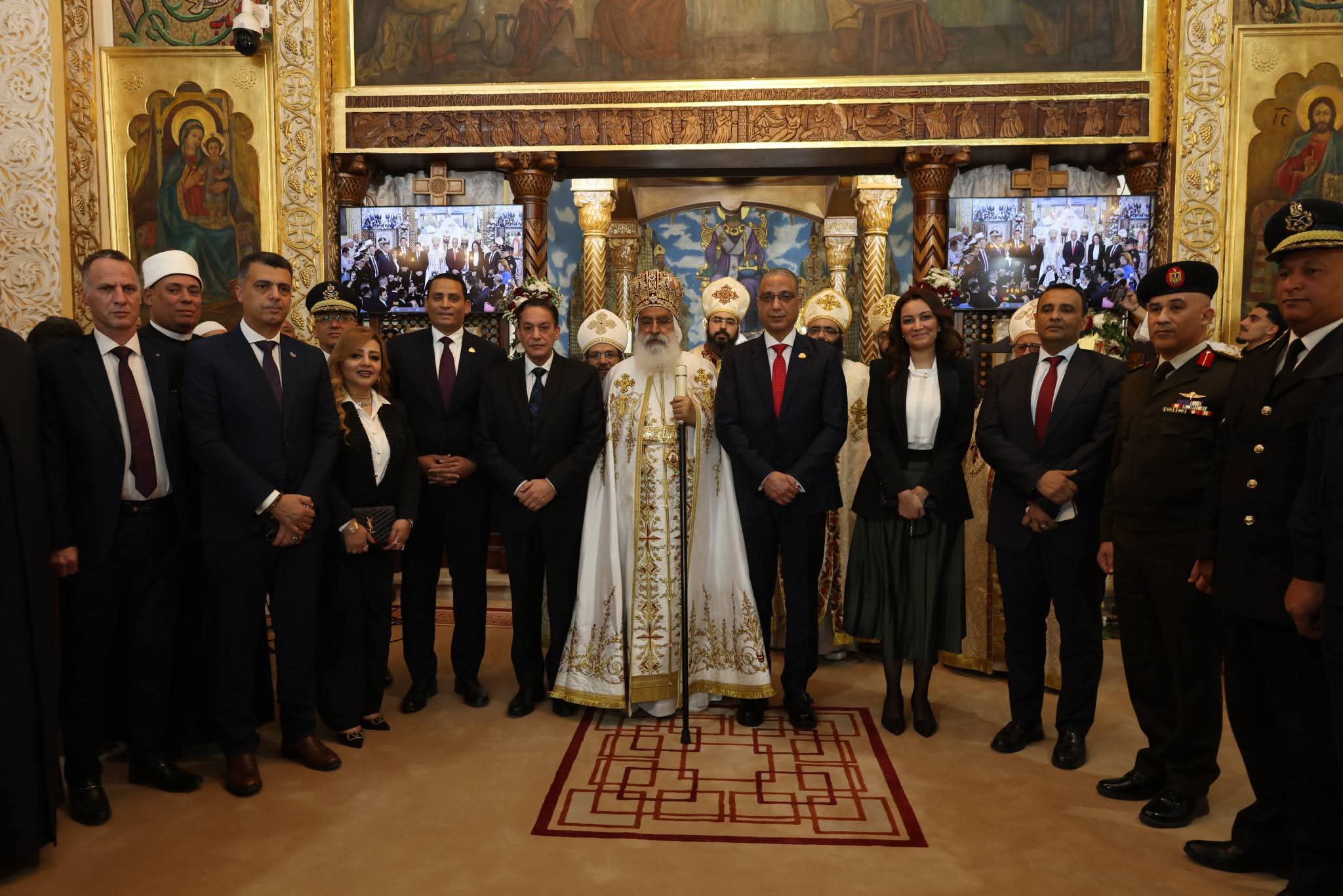 محافظ الجيزة يزور مطرانية الجيزة للأقباط الأرثوذكس لتقديم التهنئة بعيد القيامة المجيد