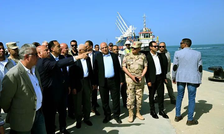رئيس الوزراء يتفقد مشروع تطوير ميناء العريش البحري 