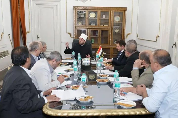 وزير الأوقاف يعقد اجتماعًا مع قيادات هيئة الأوقاف لبحث تنمية الموارد وتعظيم استثمارات الوقف