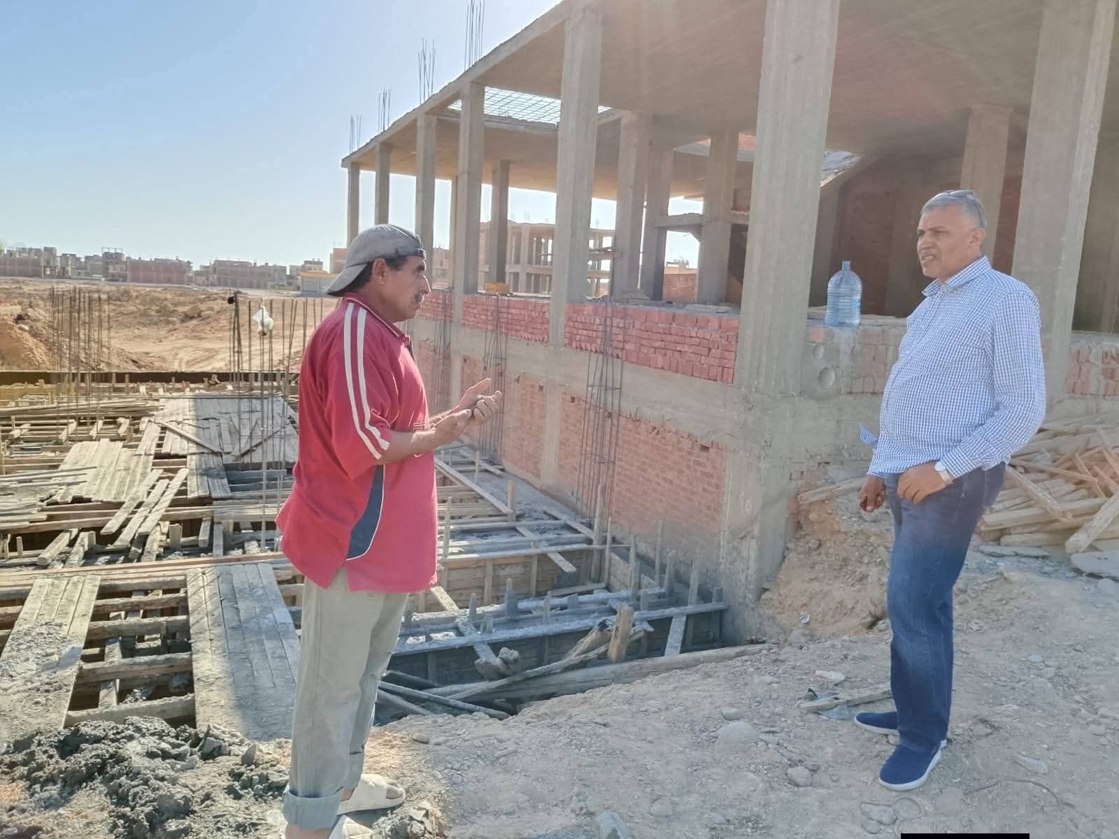 رئيس مدينة القصير يتابع ميدانيًا أعمال البناء والمخابز ويشدد على التصدي للمخالفات في إطار توجيهات الدكتور وليد البرقي محافظ البحر الأحمر