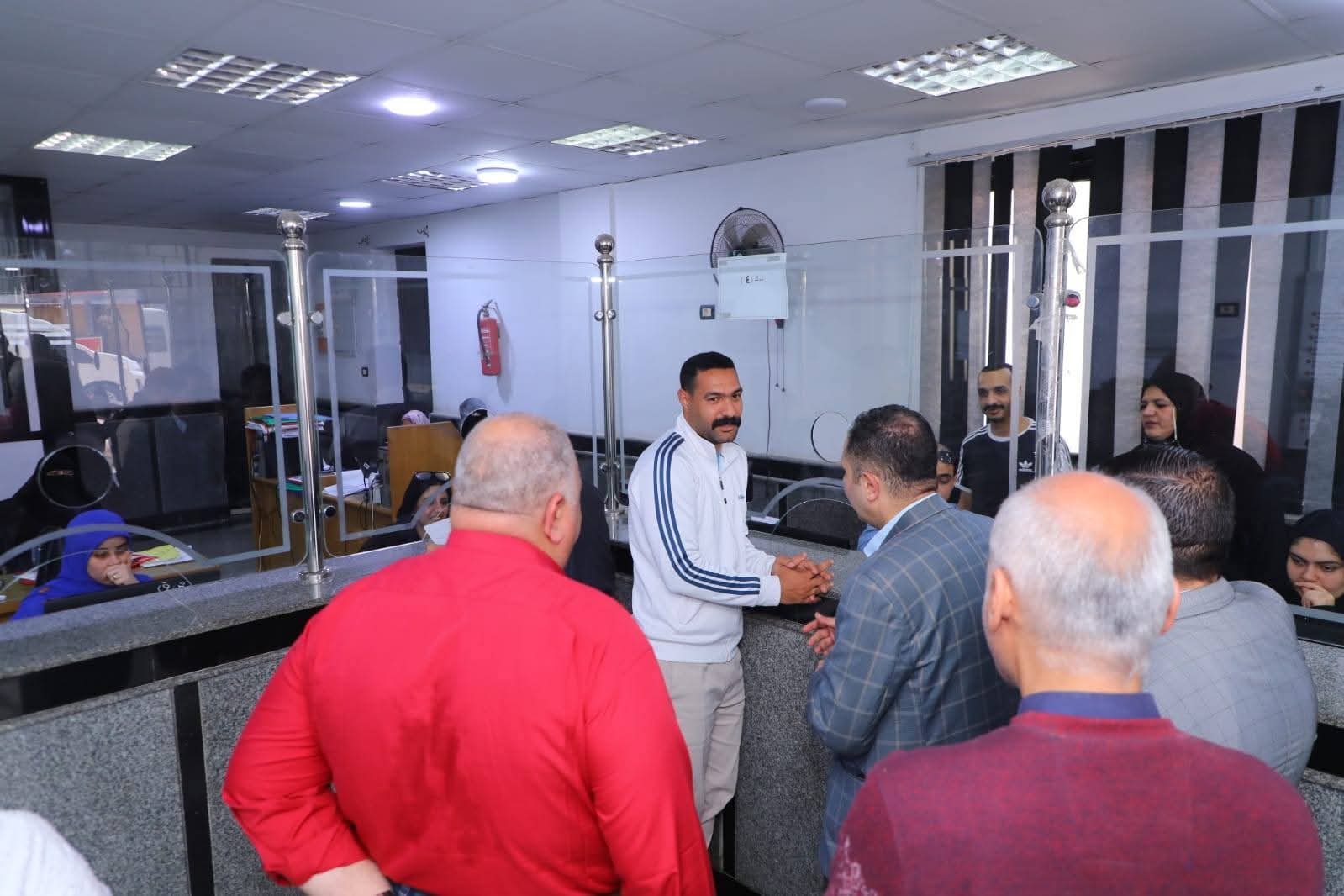 فى ختام جولته اليوم... محافظ دمياط يتابع سير العمل بالمركز التكنولوجي لخدمة المواطنين برأس البر 