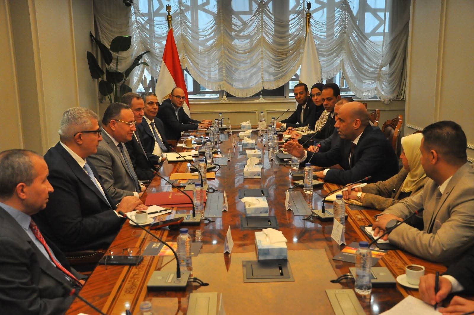 وزيرا التعليم العالي والعمل يبحثان تعزيز التكامل بين التعليم العالي وسوق العمل وإعداد كوادر قادرة على المنافسة محليًّا ودوليًّا