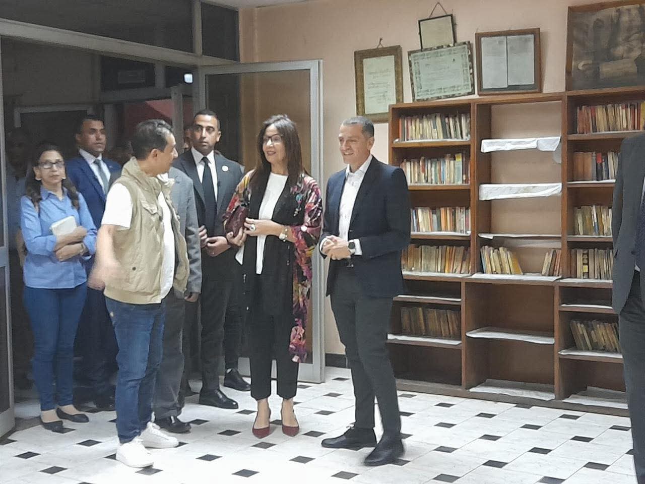 وزيرة الثقافة ومحافظ أسوان يتفقدان قصر ثقافة العقاد والدكتورة جيهان زكى توجه بوضعه على الخريطة السياحية والثقافية بالمحافظة