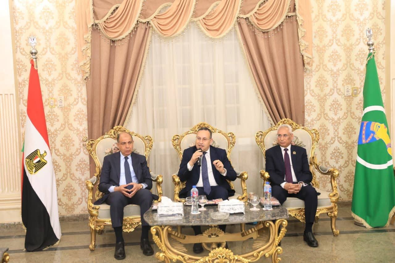 وزير التعليم العالي يلتقي محافظ المنيا ورئيس جامعة المنيا بديوان عام المحافظة