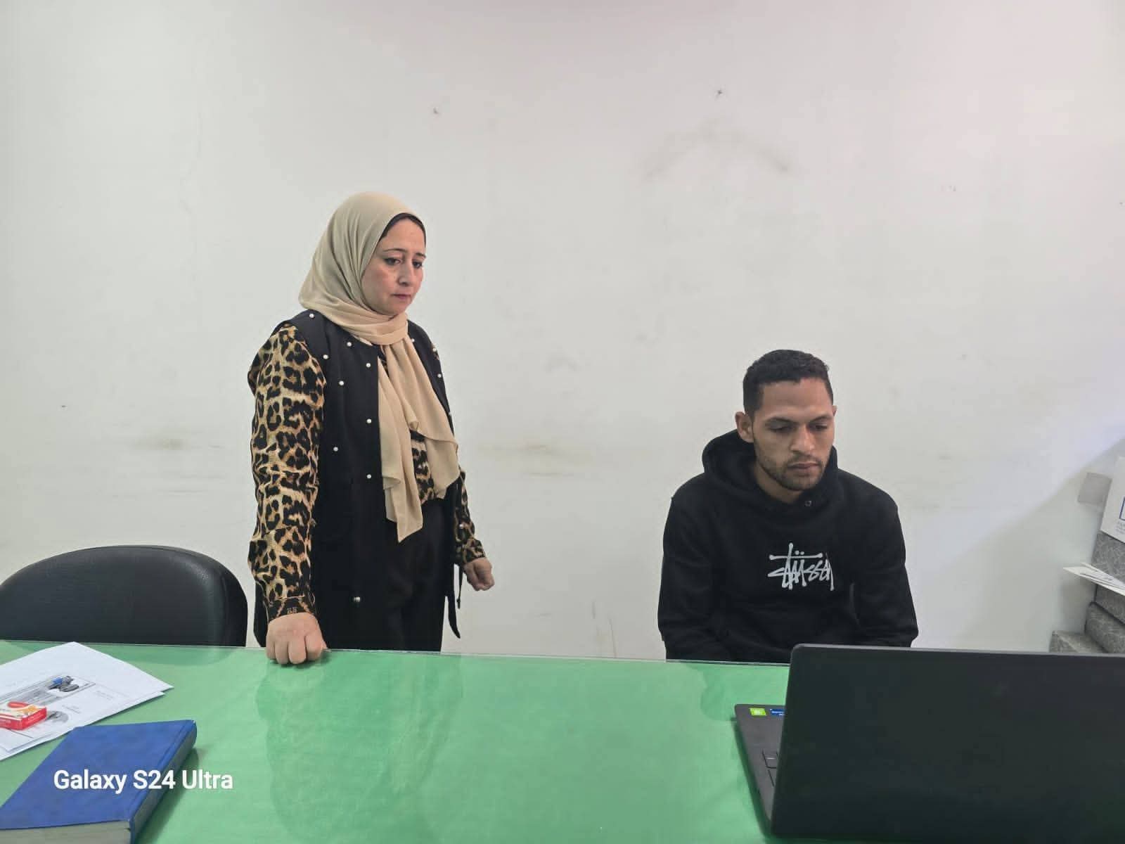 وزارة العمل تُجري مقابلات للمتقدمين على فرص عمل بالأردن في مهنة فني منشار حجر