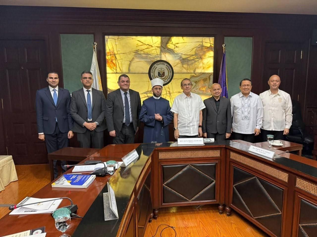 رئيس المحكمة العليا بالفلبين يستقبل وزير الأوقاف لبحث تدريب القضاة الشرعيين بأكاديمية الأوقاف الدولية