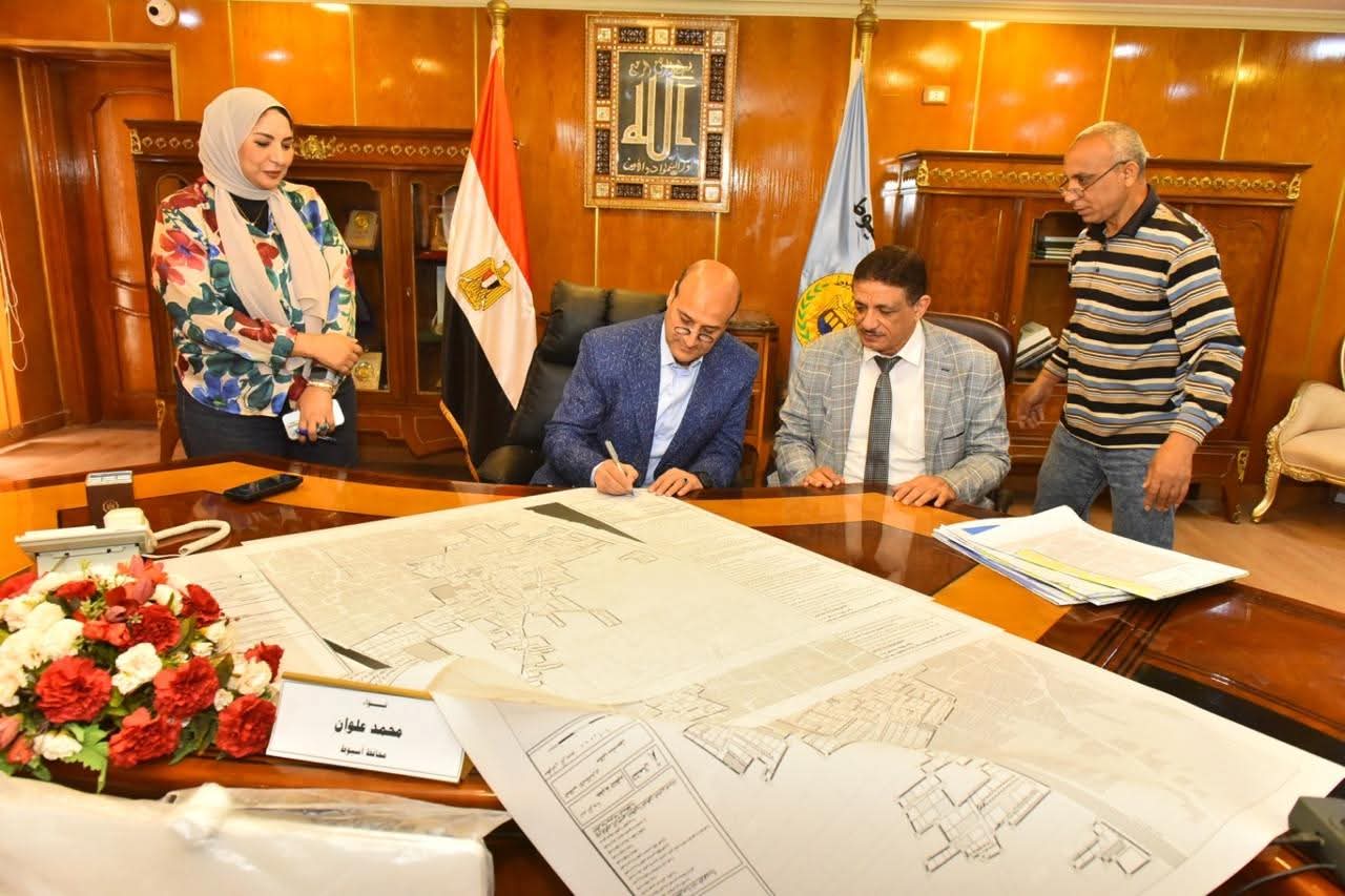 محافظ أسيوط يعتمد مخططات تفصيلية لـ 3 قرى بالقوصية ويعلن إنجاز 231 قرية ضمن خطة التنمية العمرانية الشاملة