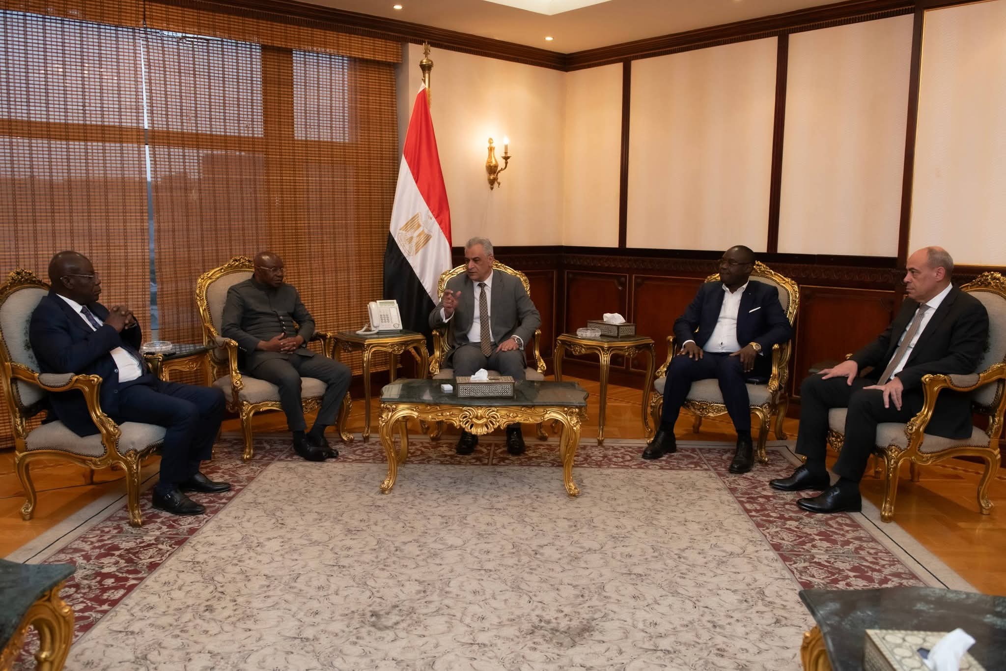 وزير الدولة للإنتاج الحربي يستقبل وفد رفيع المستوى من جمهورية أفريقيا الوسطى لبحث أوجه التعاون المشترك