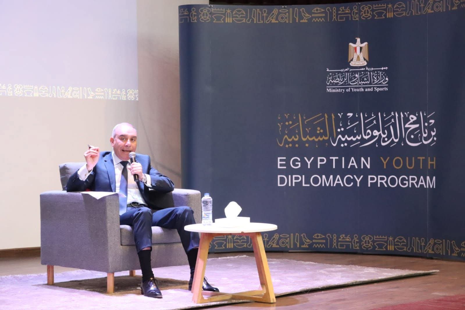 هنأ وزير الشباب والرياضة جوهر نبيل والعاملين بالوزارة السفير علاء يوسف بمناسبة توليه رئاسة مجلس إدارة الهيئة العامة للاستعلامات