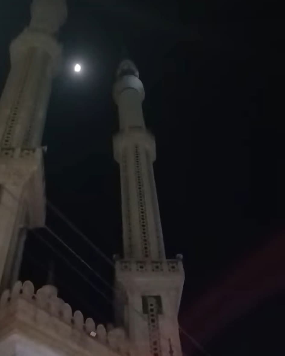 عاجل صعود شاب أعلي مسجد البستاني بالمنزلة دقهلية ليتخلص من حياته