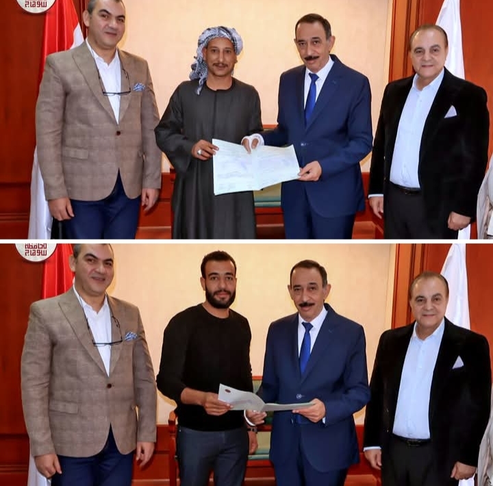 محافظ سوهاج يسلم أول عقدين لمن قاموا بالتقدم على المنصة الوطنية لتقنين أرضي أملاك الدولة