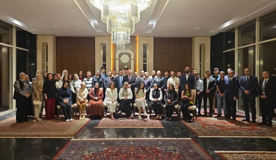 السفير المصرى فى الكويت يلتقى مجموعة من شباب الجالية المصرية