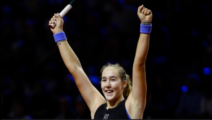 أندرييفا تصعد إلى نصف نهائي بطولة مدريد للتنس