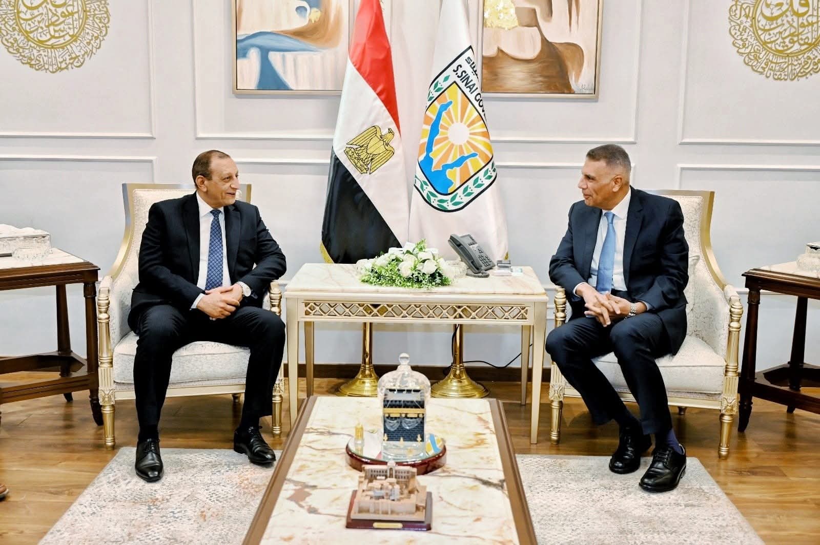 محافظ جنوب سيناء يبحث مع رئيس هيئة موانئ البحر الأحمر تطوير الموانئ لدعم منظومة النقل البحري بالمحافظة