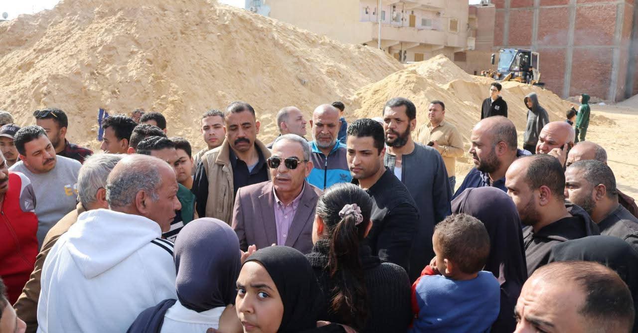 استجابة لطلبات المواطنين.. محافظ الإسماعيلية يتفقد ميدانيًّا منطقة العبور بحي ثان الإسماعيلية