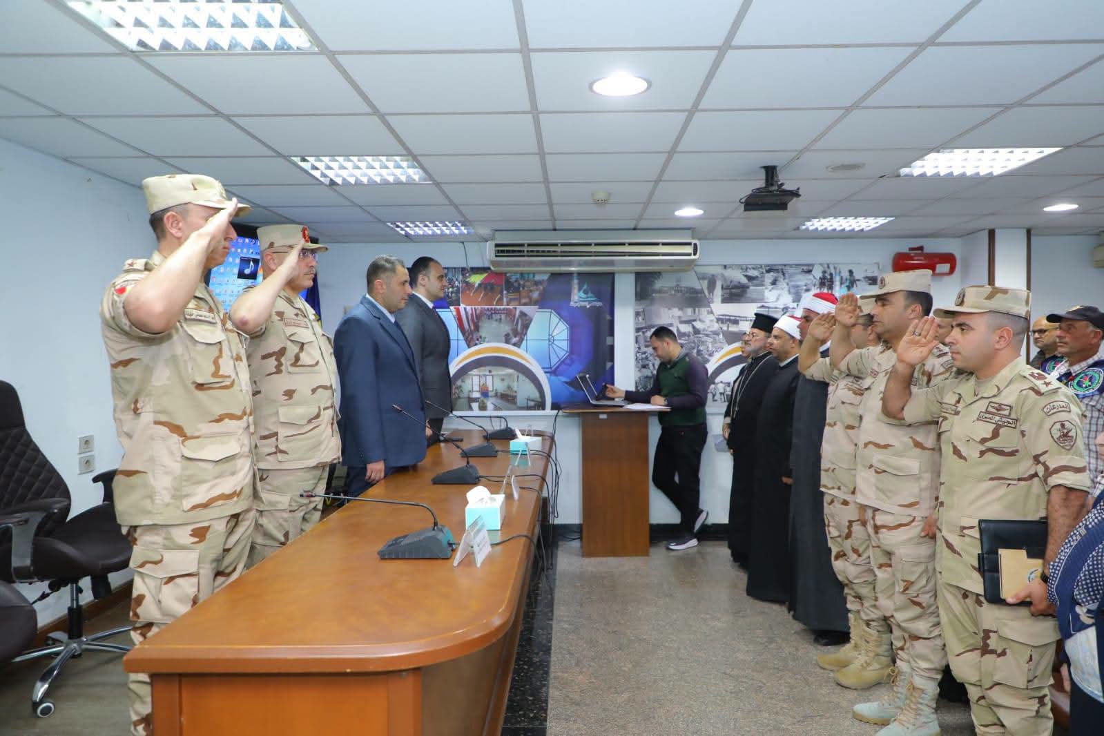 محافظ دمياط ومدير جمعية المحاربين القدماء وضحايا الحرب يُكرمان أسر الشهداء ومصابى العمليات الحربية من أبناء المحافظة