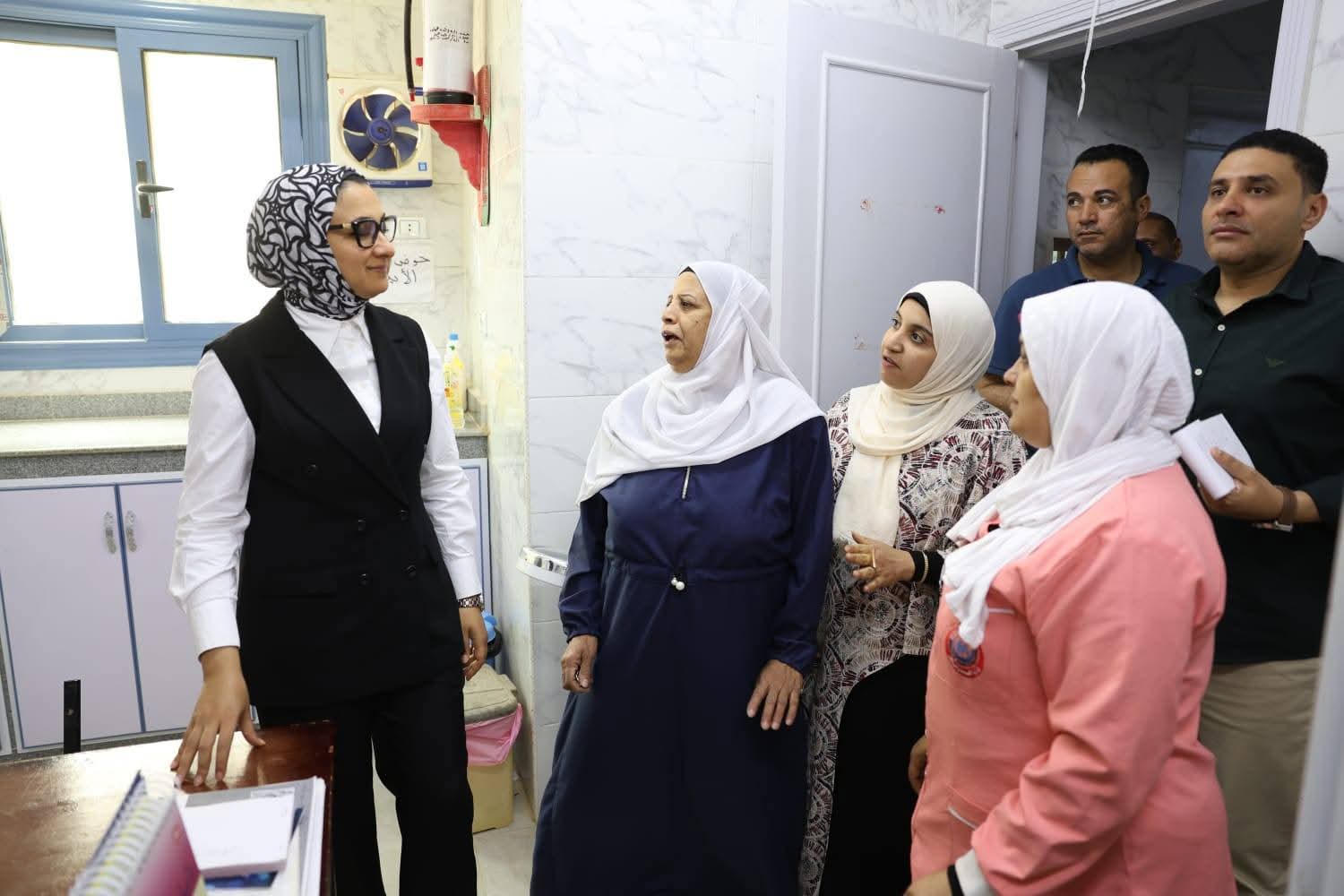 محافظ الوادي الجديد تتفقّد الوحدة الصحية بحي ٢٥ يناير