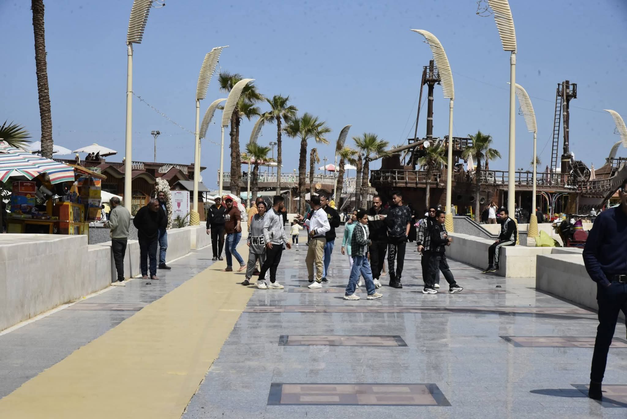 محافظ بورسعيد يتفقد شاطىء و كورنيش بورسعيد لمتابعة انتظام الخدمات و تقديم كافة سبل الراحة للمواطنين و زائري المحافظة