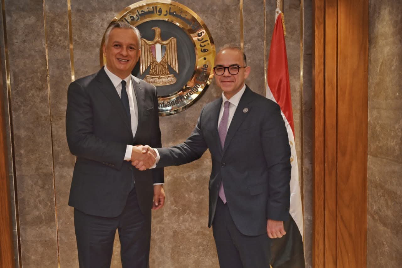 وزير الاستثمار والتجارة الخارجية يبحث مع وزير الاستثمار المغربي ترفيع العلاقات إلى شراكات استثمارية قائمة على المصالح المشتركة