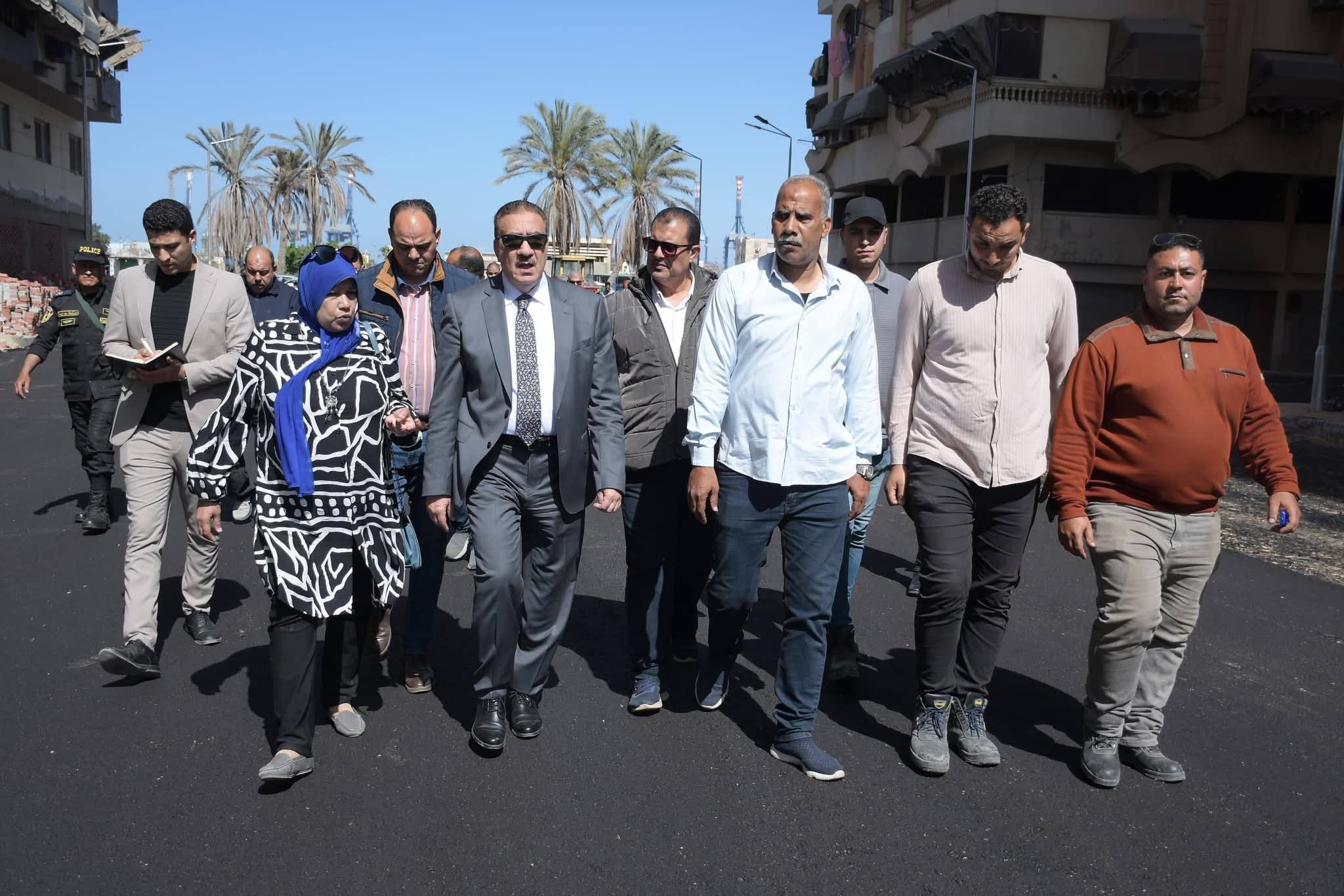 محافظ بورسعيد يتفقد سير أعمال تطوير منطقة أبراج النور بحي الضواحي