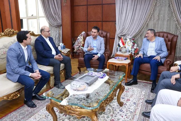 ميناء دمياط يعزز شراكاته الدولية باستقبال رئيس قطاع تشغيل شرق المتوسط بشركة هاباج لويد العالمية