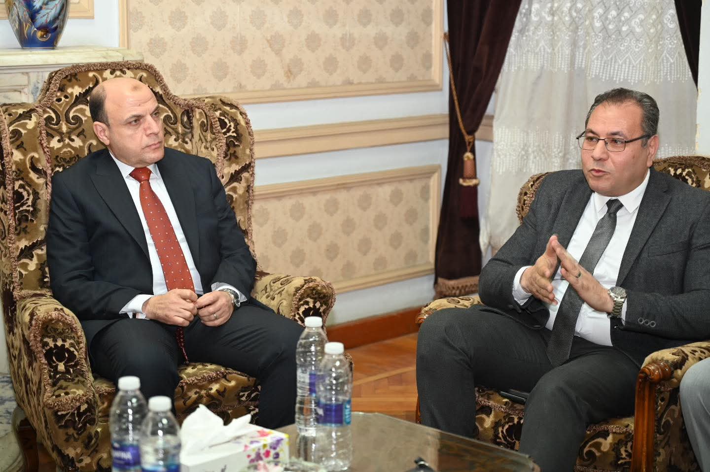 محافظ الغربية يشارك في اجتماع مجلس إدارة غرفة الصناعات النسيجية لأول مرة داخل قلعة الصناعة بالمحلة الكبرى لدعم التصنيع المحلي وتعزيز الشراكة بين القطاعين العام والخاص