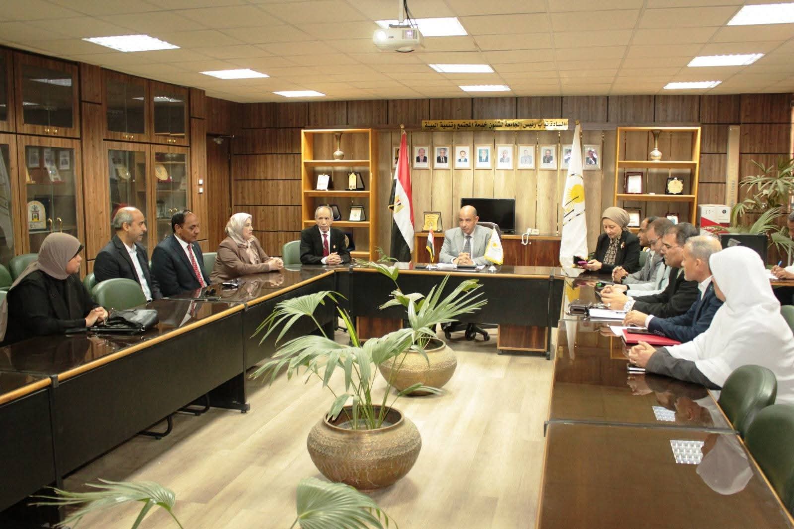 مجلس قطاع خدمة المجتمع بجامعة أسيوط يناقش أنشطته وخططه التنفيذية ويعزز المبادرات المجتمعية والتنموية