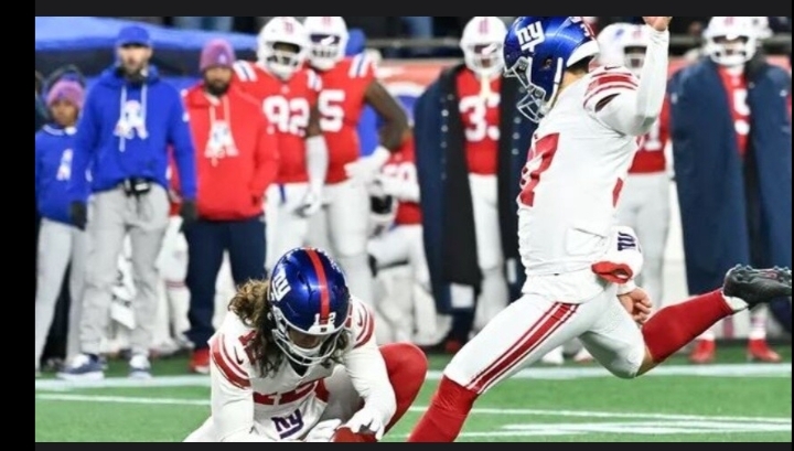 خطأ في الملعب.. ينقذ حياة مشجع خارج المدرجات