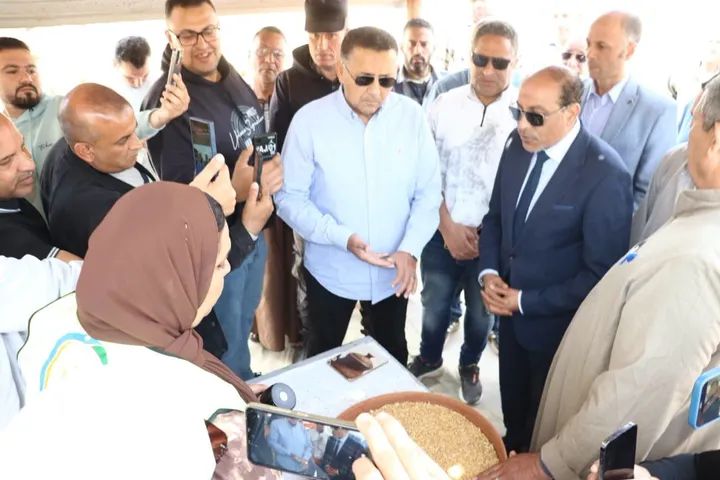 محافظ القليوبية يتفقد منظومة توريد القمح ببنها ويؤكد: توريد 45 طن حتى أمس وصرف المستحقات خلال 48 ساعة