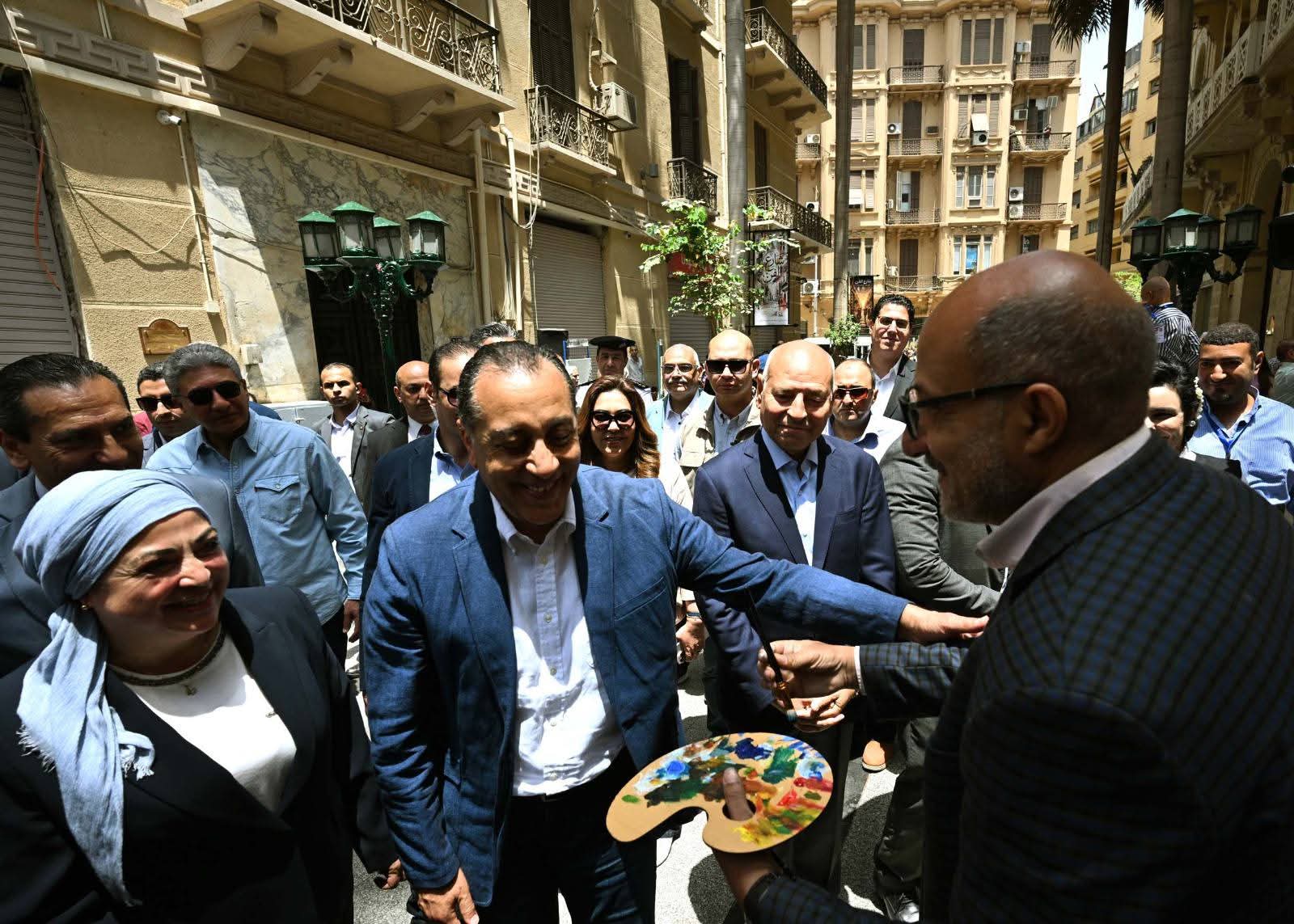 رئيس الوزراء يشهد تدشين مبادرة "شارع الفن" بمنطقة مثلث البورصة وشارع الشريفين